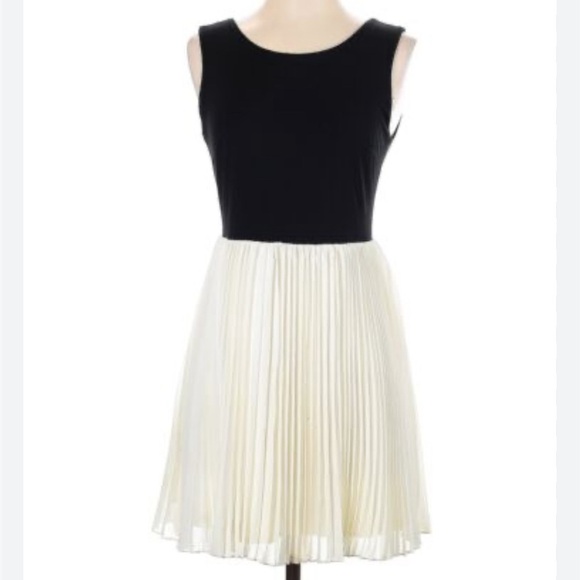 Y2K Vintage JUICY COUTURE Black\Ivory Silk Accordion Pleated Mini Dress Sz 0 - Picture 4 of 9